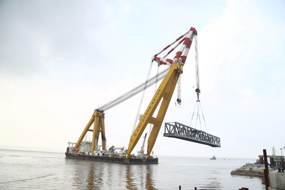 RoRo Ferry Bridge Lifts: Rigging a Linkspan