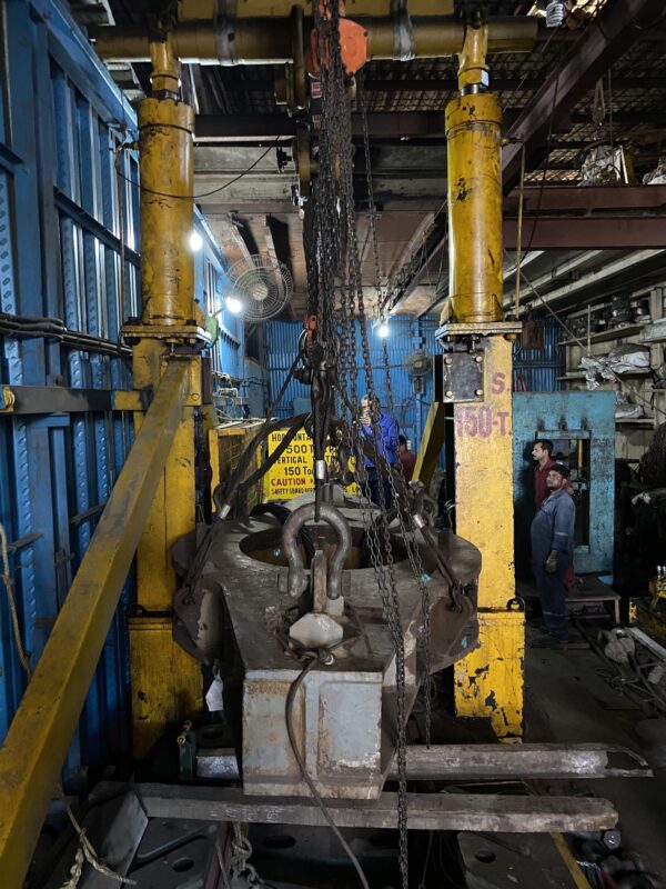 Hydraulic test rig in the Sealinkers workshop