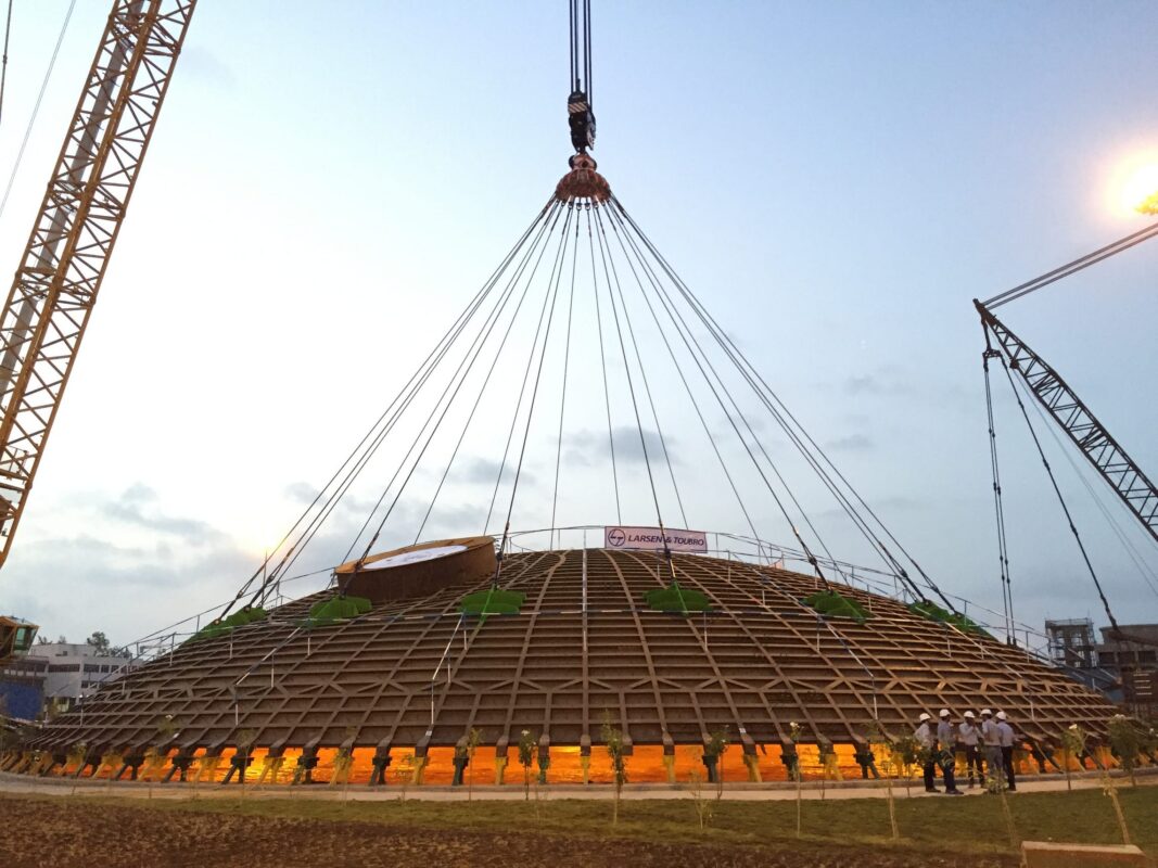 360 T nuclear dome head lifted at Kakrapar with Sealinkers rigging